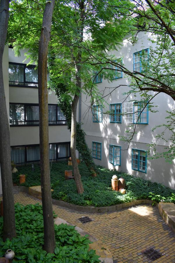 佩奇Zsolnay Negyed Vendeghaza公寓式酒店 外观 照片